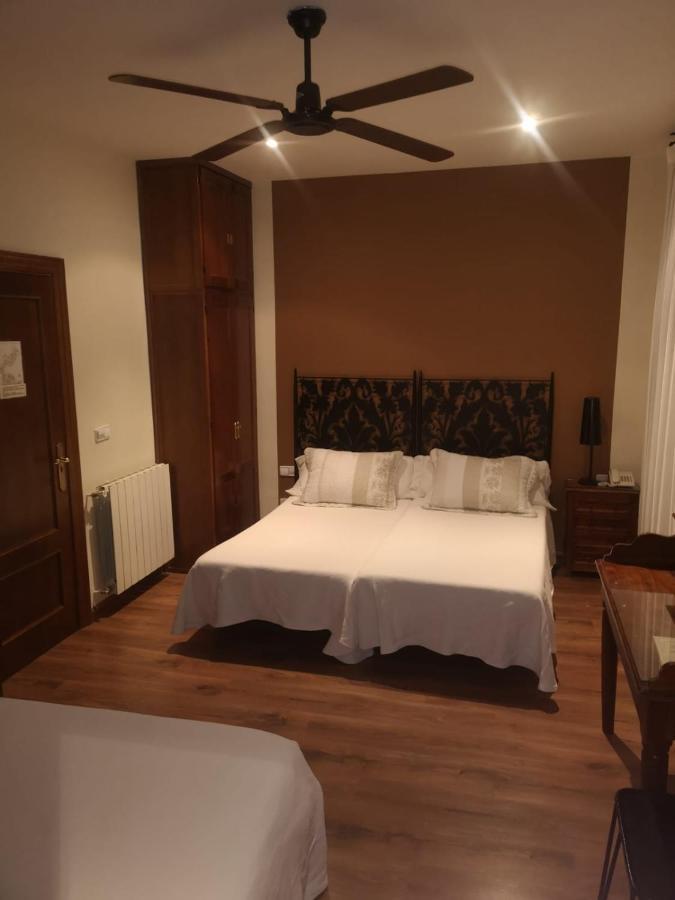 Hostal Plaza Сеговія Екстер'єр фото