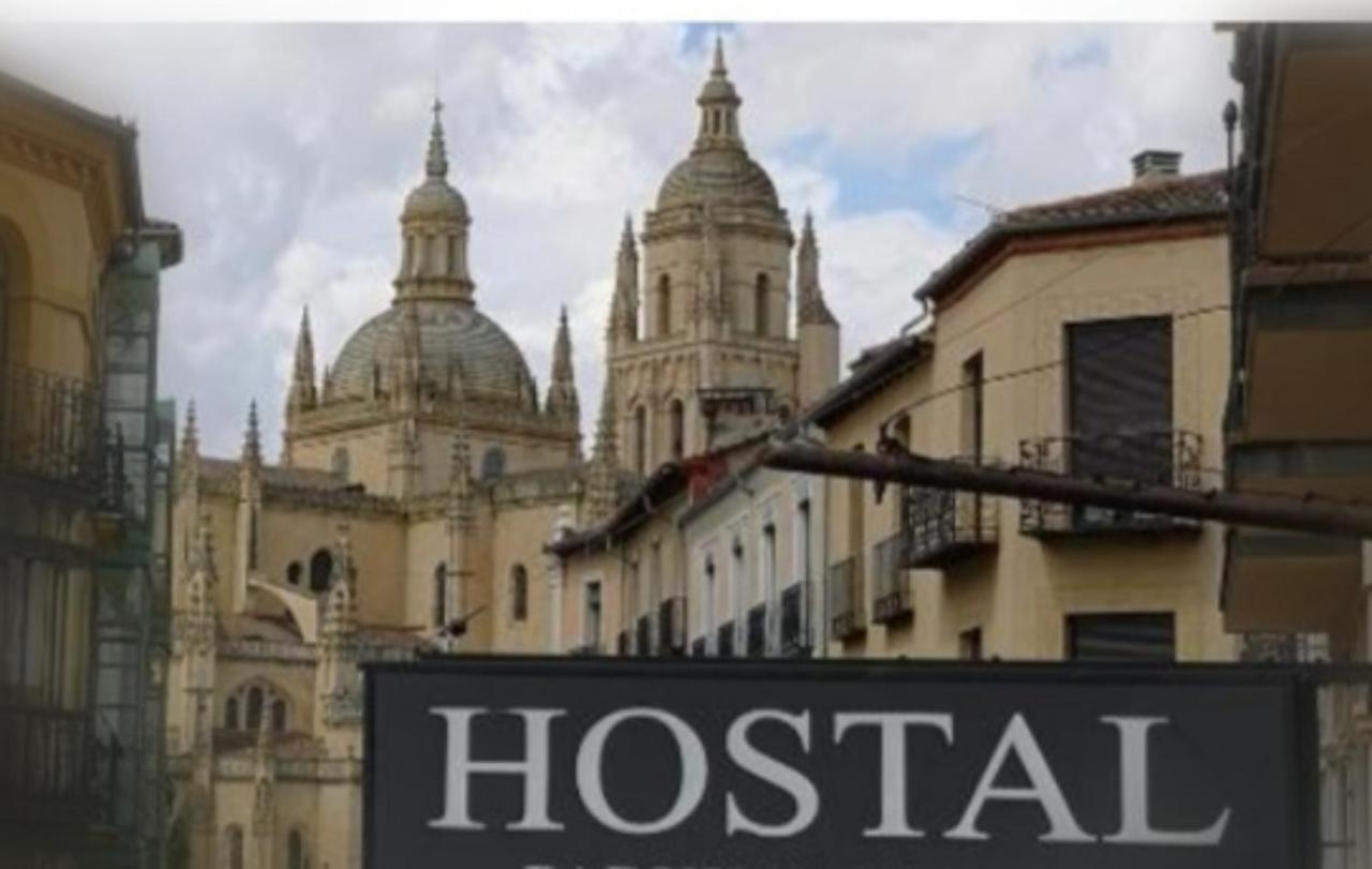 Hostal Plaza Сеговія Екстер'єр фото