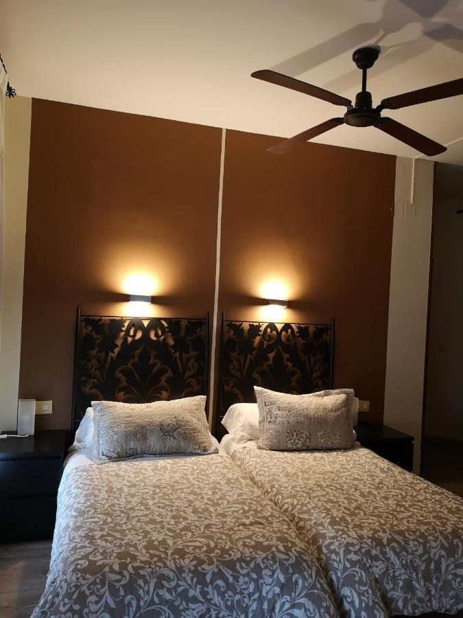 Hostal Plaza Сеговія Екстер'єр фото