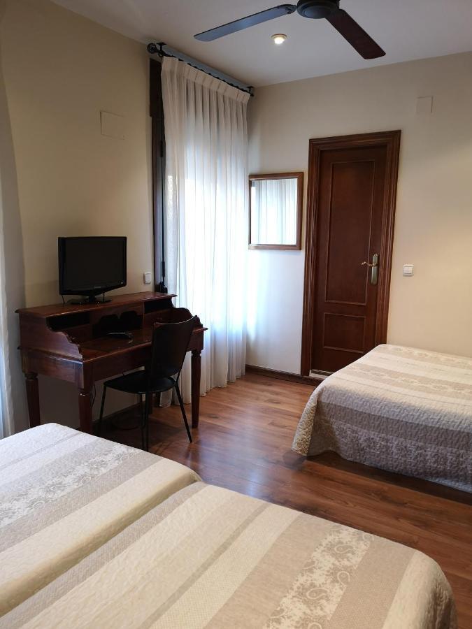 Hostal Plaza Сеговія Екстер'єр фото