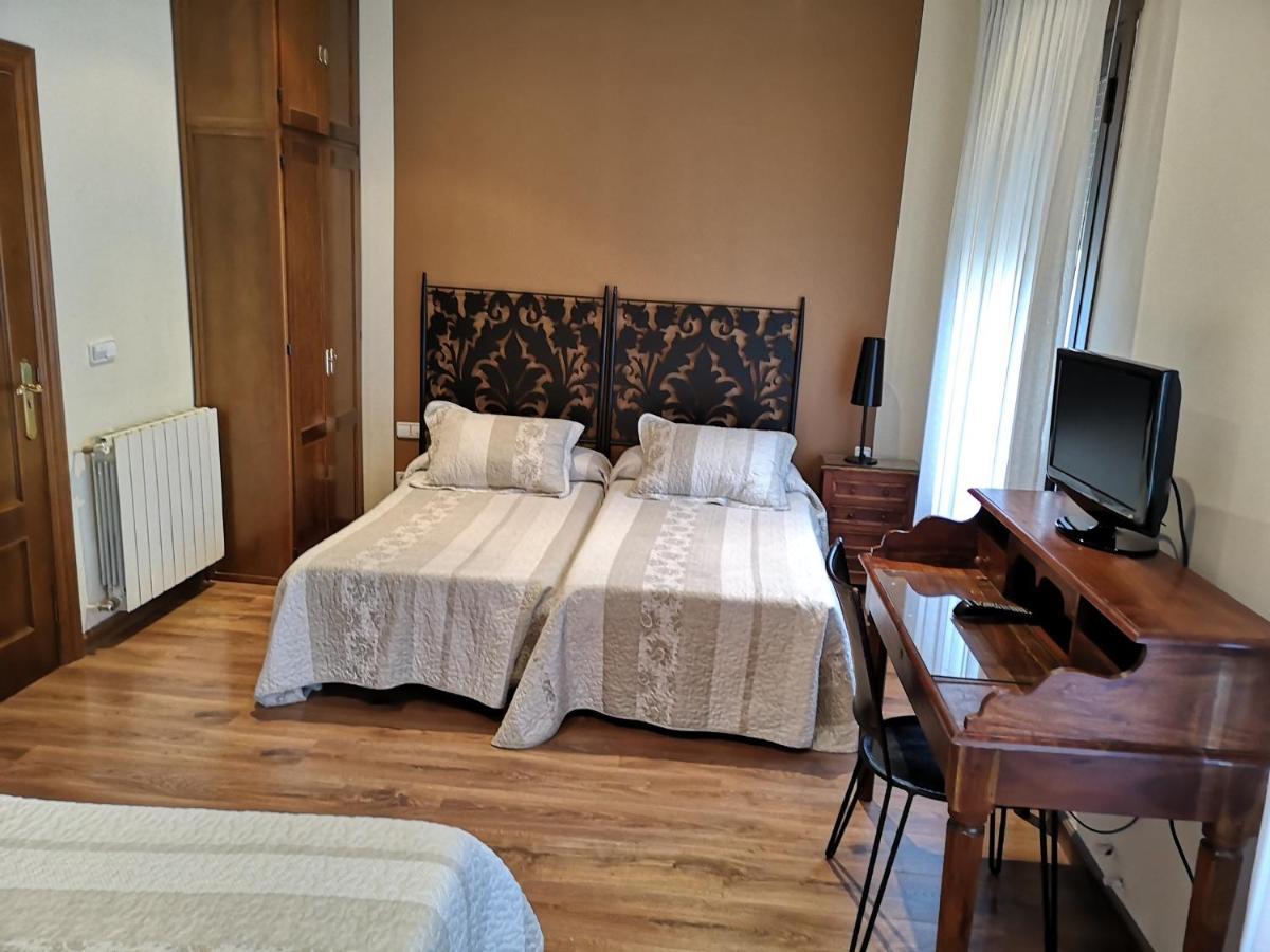 Hostal Plaza Сеговія Екстер'єр фото