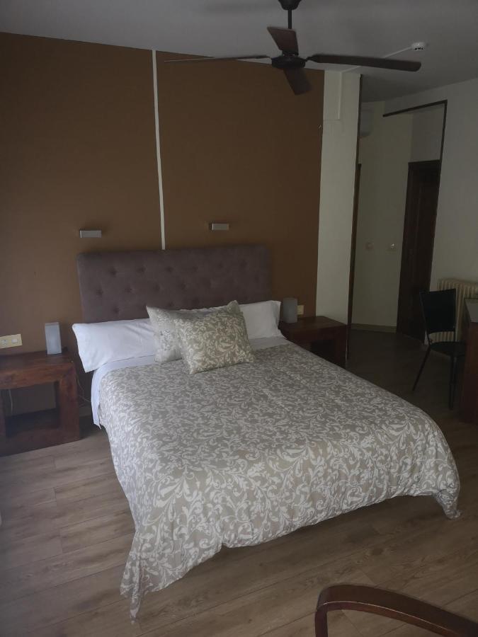 Hostal Plaza Сеговія Екстер'єр фото