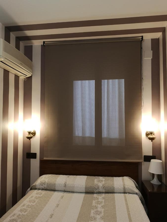 Hostal Plaza Сеговія Екстер'єр фото