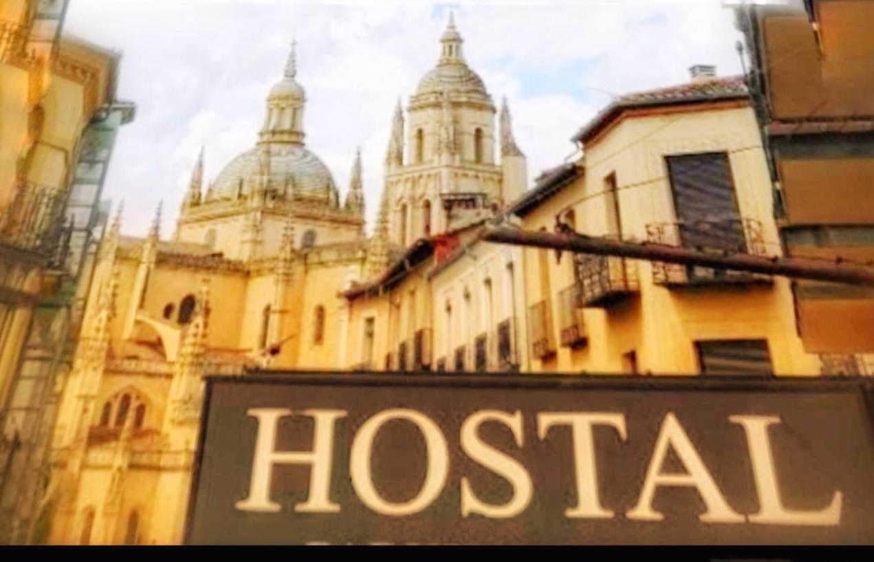 Hostal Plaza Сеговія Екстер'єр фото
